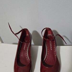 Size 5 Candy Apple Red 🍎 BCBG Patent leather Mary Janes